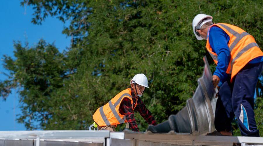 Professional gutter cleaning in Oregon, WI